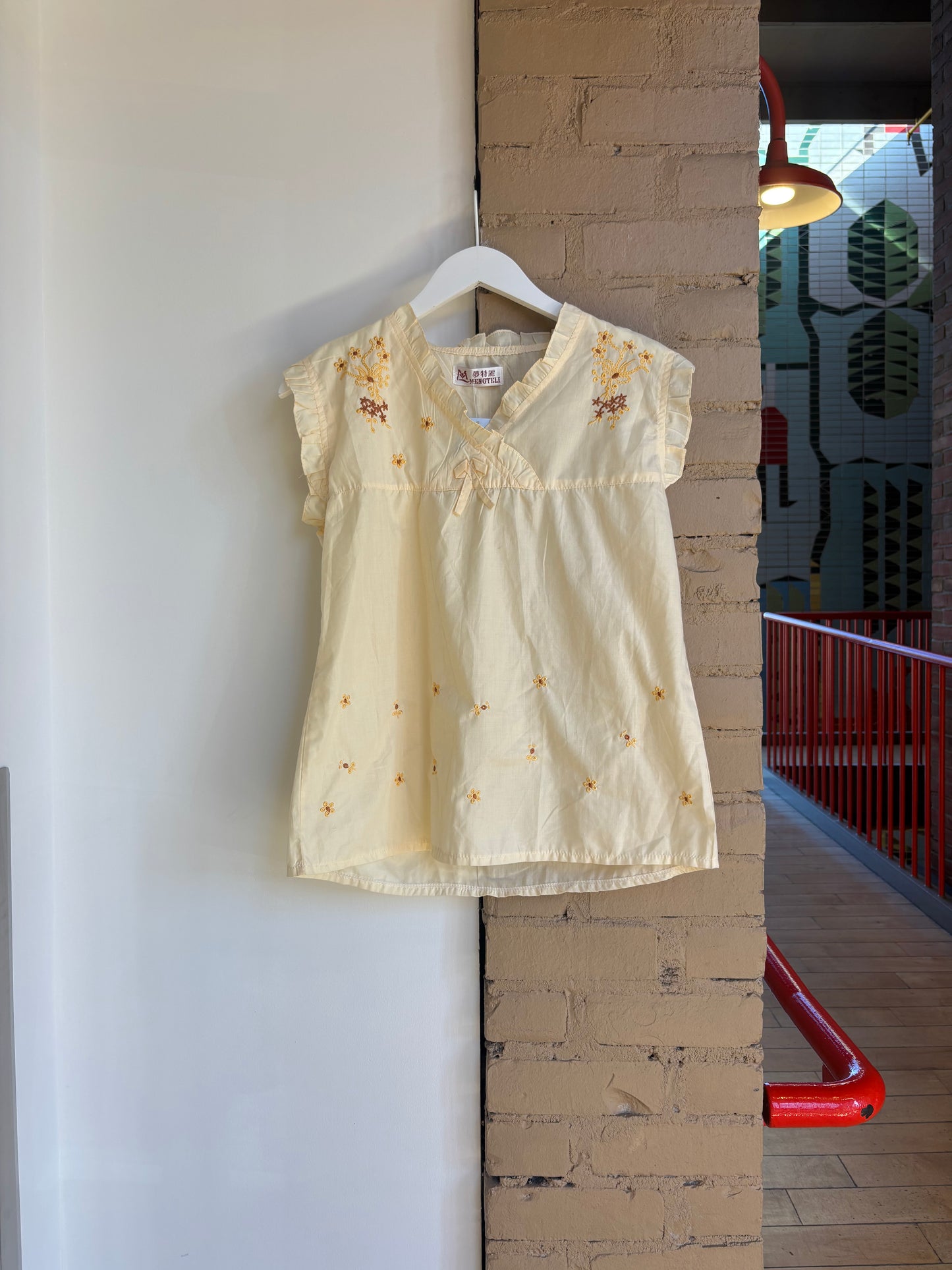 Booth 19 Mengteli Cream Top (M)