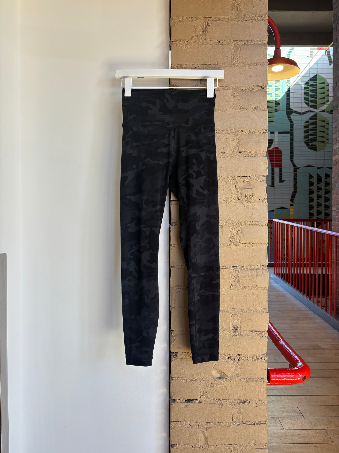 Booth 14 Camo Lululemon Leggings (4/6)
