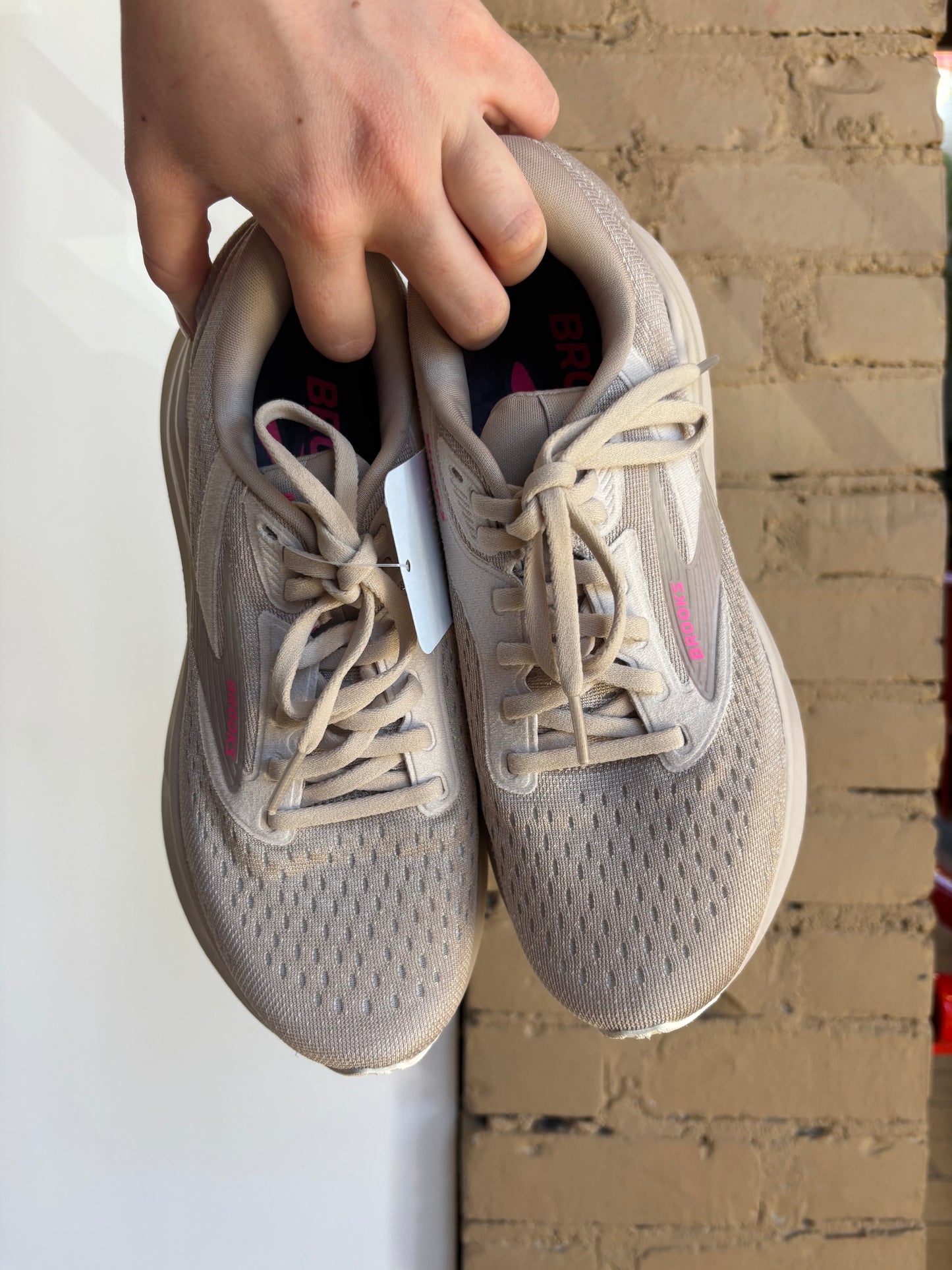Booth 14 Tan/Pink Brooks Tennis Shoes (7)