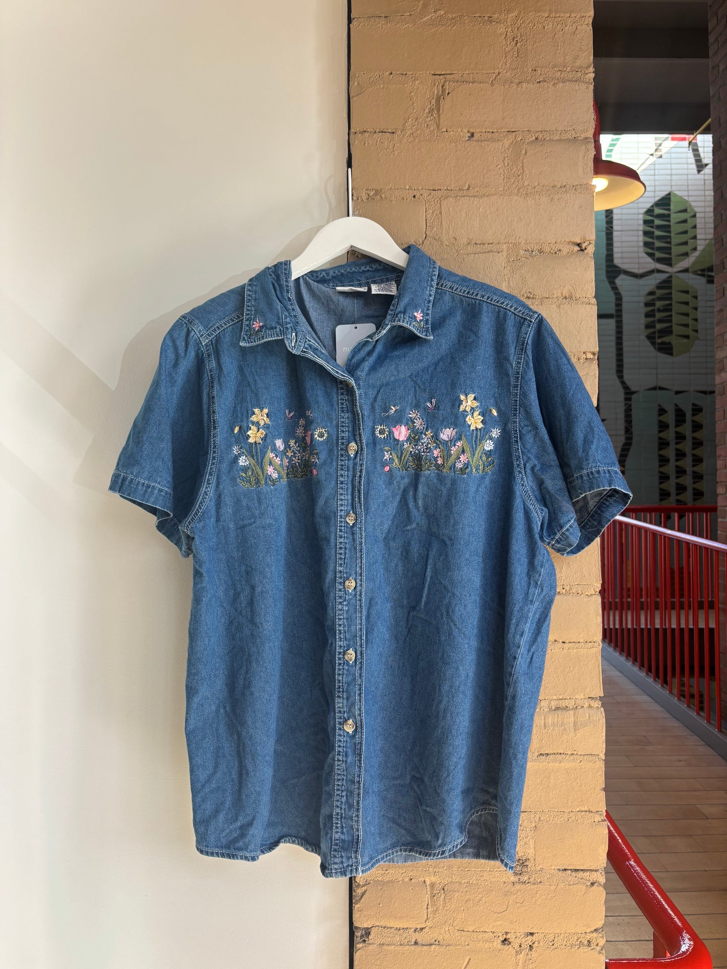 Booth 18 Bobbie Brooks Floral Embroidered Denim Top (L/XL)