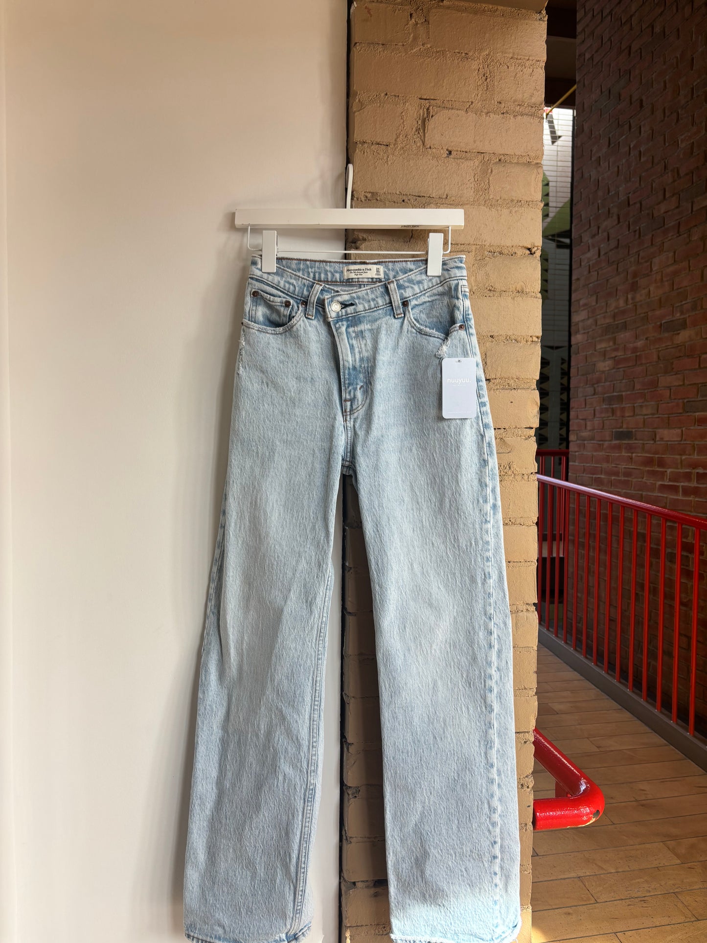 Booth 18 A&F High Rise Relaxed Jeans (24)