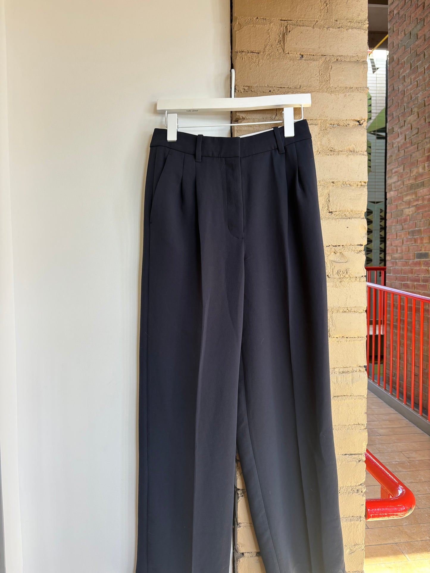 Booth 18 NWT Aritzia Effortless Pant (Navy) (6 Short)