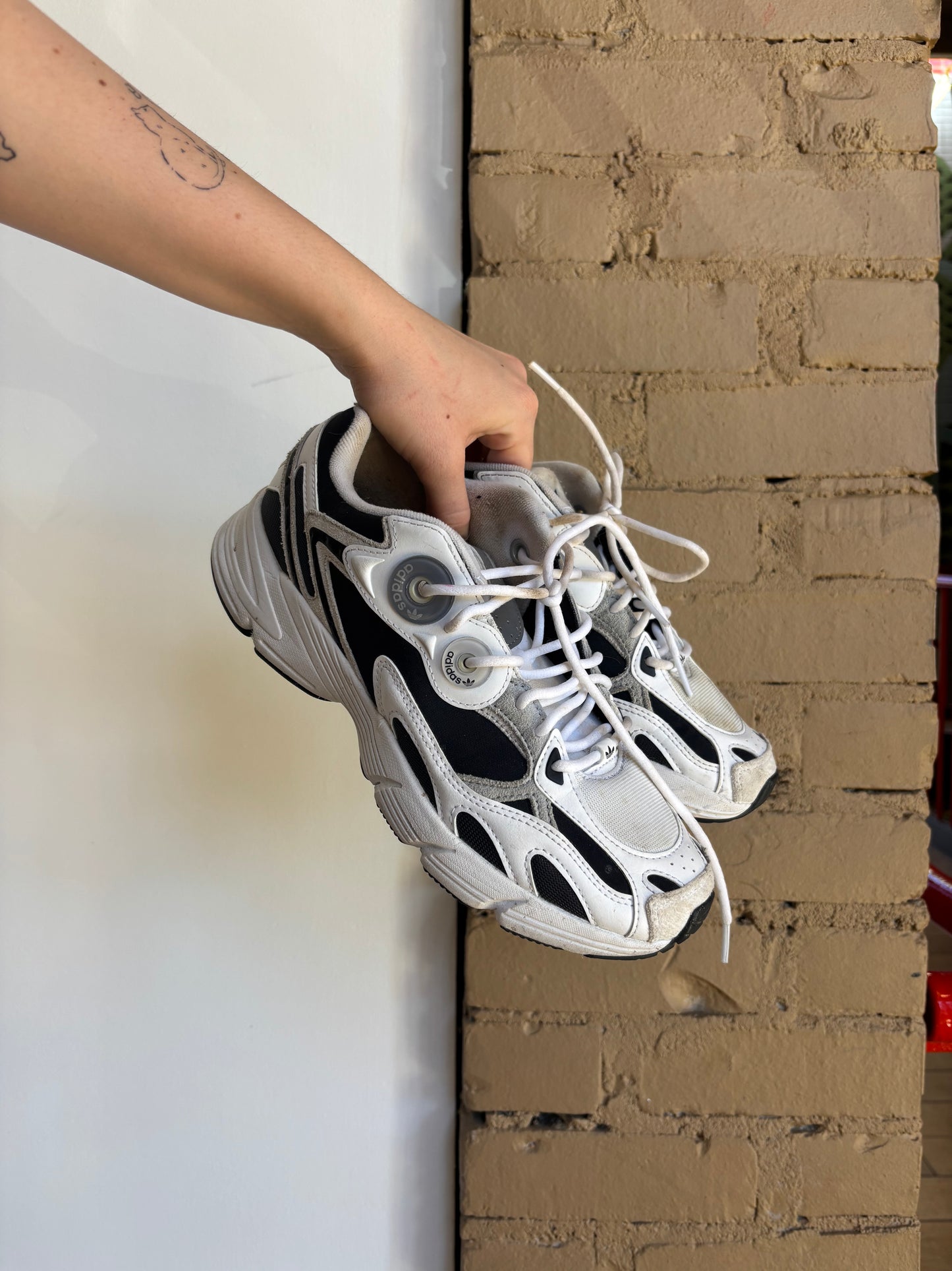 Booth 2 Adidas Tennis Shoes (8.5)