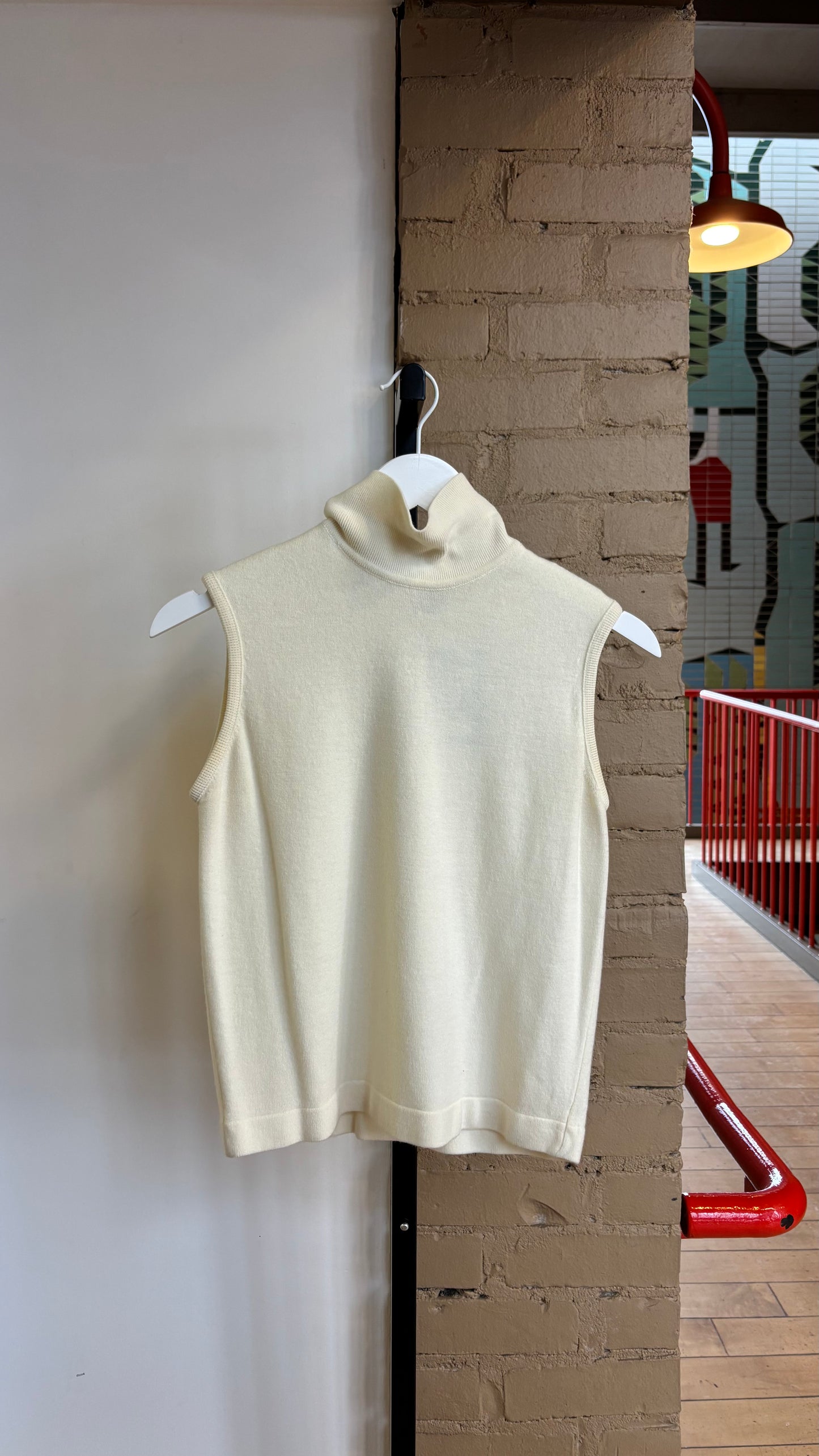 Booth 5 Talbot Ivory TNeck Sleeveless Sweater (XS)