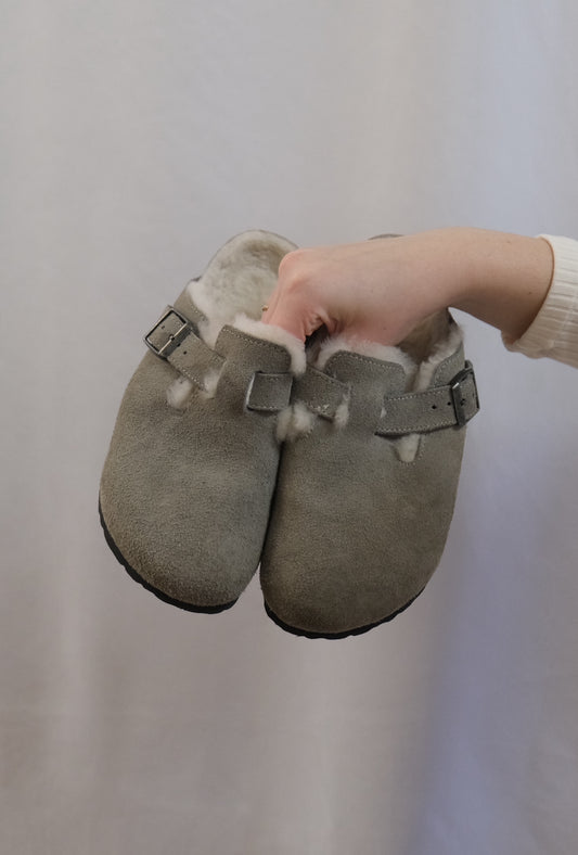 Booth 1 Fuzzy Grey Boston Clogs Birkenstocks (37/6/6.5)