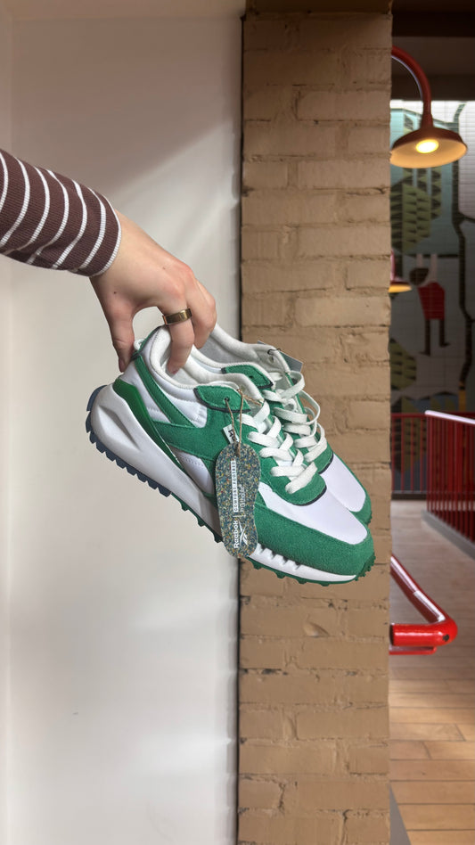 Booth 19: NEW Reebok Green/White Sneakers (7.5)