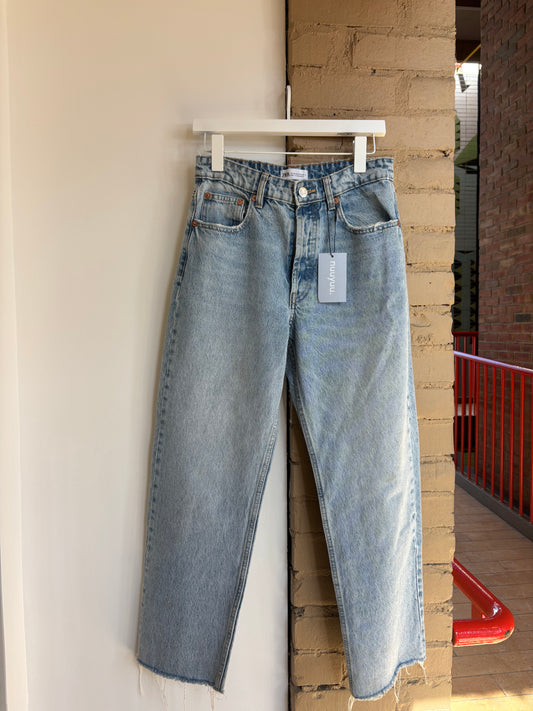 Booth 7 Zara Light Wash Raw Hem Jeans (6)